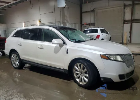 2011 Lincoln Mkt z USA, uszkodzony, nr VIN 2LMHJ5AR5BBJ54232